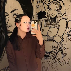 arisha_glow Public Pic 2