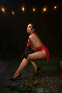 samara_smithh Loving in red🫦 Immagine  5