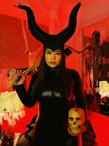 SofieReyes Dangerously Bewitched🩸🕷️🖤 Pic 6