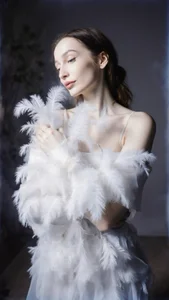 MarieKarma white feathered Immagine  2