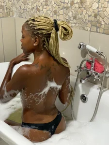 Soapy 🫧🧼wet, cum join me 💦