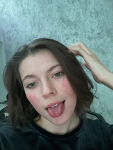 CutieAnny Showing my tongue Foto 4