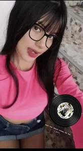 Sarah-Young1 Public Pic 2