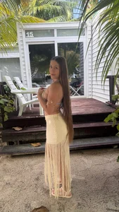 emily_montoya1's Do you like my outfit? 💛 Sex Photo 1