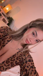 KatherineSwan Blondie? 🤔 Foto 5