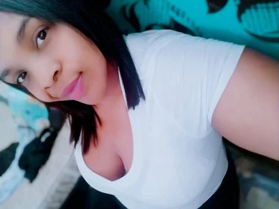 Scarlett-Bonnet: Public ( 3 фото)