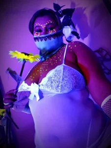 SalmaZamann SHOW NEON Pic 4