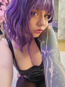 BizzyNoarのI am so perverse and sensual at the same time 🥵の 5枚の写真