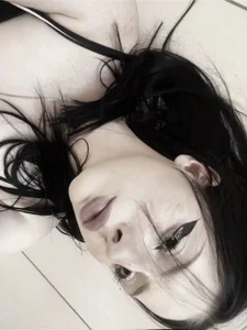 just me de NeomiMckillip  3 Imagens