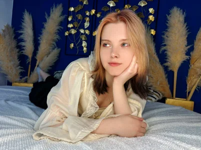 Lina_Veyra Charming Gambar