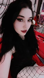 Enjoy my live show thought exclusively to fill you with all my passion🥵 de alixxon1  2 photos