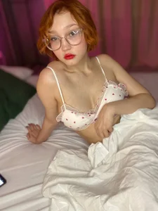 PinkiAura I'm in bed with you.🥵 Foto 3