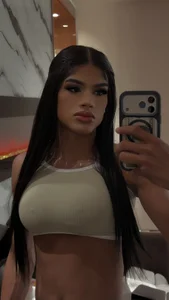 #FeelingMyself #GlamMood #SeeYouLive de Brianna_Hots  3 photos