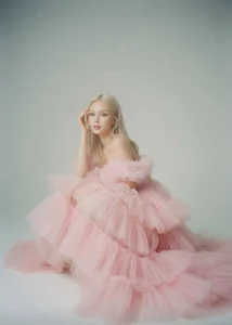 ElsaDivine Almost Too Much 😏 Foto