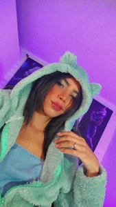 Alahia_Rodriguez Sleepover 💙💚 зображення 3