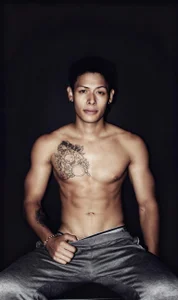 nicolas_valmont Public Foto 4