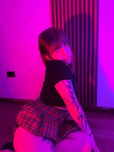 Fluffy_Bubble21 Sweet outside… dark underneath รูป  4