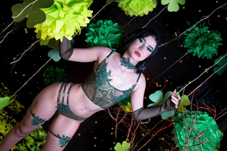 Arii_moon 🌈 "I'm still naked under the clover..." 😈 Pic 3