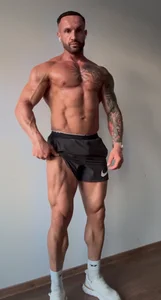 Me in gym od Magnificmuscles89  3 snímek