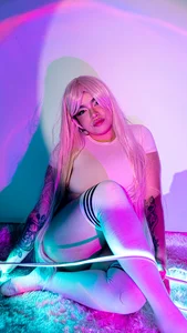 antonella_contti_ 💋 A kiss hidden in every glance. Foto 2