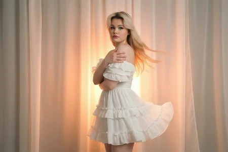 ShyEmma_ Public Foto 3