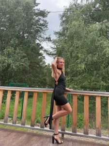 Bellissa_ Black dress and heels ♥ Pic 5