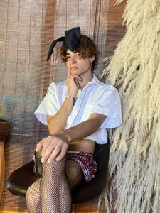 Leo_Glow Dangerous innocence 😈 Pic 3