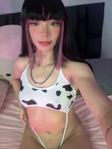 Kloebaby_ Cute cow poses 🐮 Bilde 2