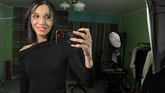 Freya_Lawson Public  2টি ছবি