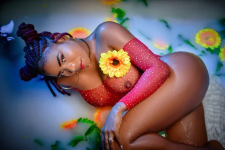 Christie_Wilde Public Pic 2