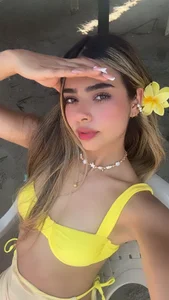 SarahOrtiz_ A beautiful Latina in the sea 😏🥵 Pic