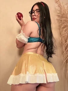 ChloeTurner_ ✨ “Once upon a time... there was a very naughty princess.” Bilde