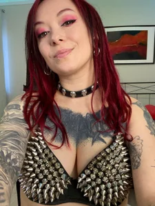 Miss-Tattoo pointed bra Foto