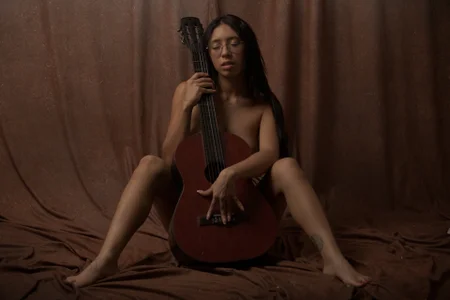 Miranditta PLAY MY GUITAR 👀🖐️ 사진 4