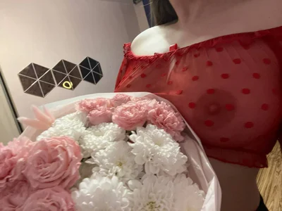 DonnaCampbell Flowers are the best accessory for a girl! Immagine  5