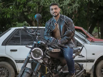 ERIC_HARRISON Public  6টি ছবি