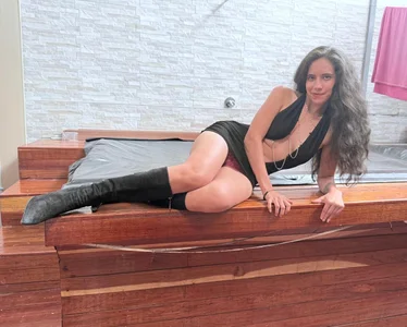 i am horny de MiaCours  4 photos