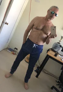 hotdadbod Daddy's New Workout Pants You like? Foto