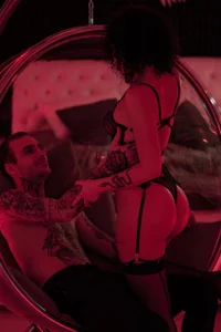 Eva_curlss Public Pic 3