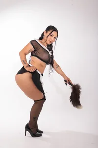 ReinaChloe Chloe bussty maid - free Pic 2