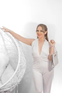 ChalotteGrey Elegant Woman 💫 Gambar