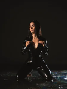 your_khloe Adjusted to the body, loose to desire টি ছবি