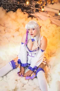 Elice_cooper_ Emilia cosplay!! 🌸✨ Foto 2