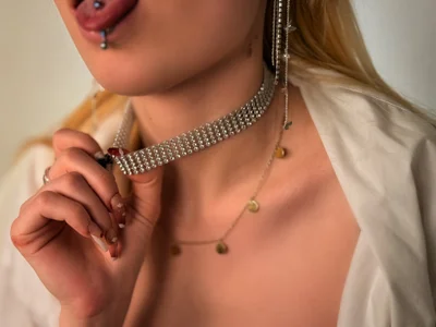 Iris_Ivory 😜What is under the skirt?😜 Pic 3