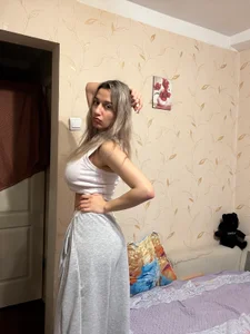 Pusi a warm secret on the tip of the tongue de MaryBennetts  3 Imagens