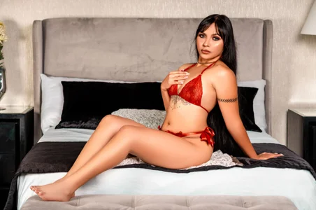 KoralBlum Sensual photo shoot 📸 Pic 2