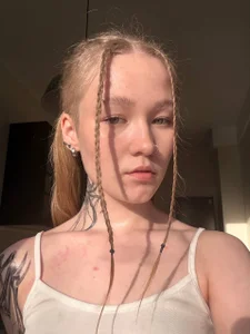 MaireLanda Tanning in the sun Pic 2