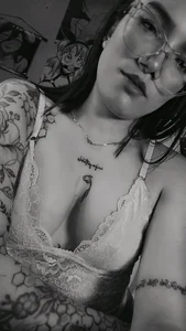 Yaumiko Public  2টি ছবি