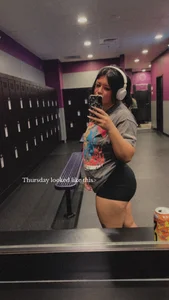 lynnnn964 up in the gym just workin on my fitness Pic 2