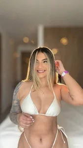 LucyRosse 🐚☀️ . fénykép